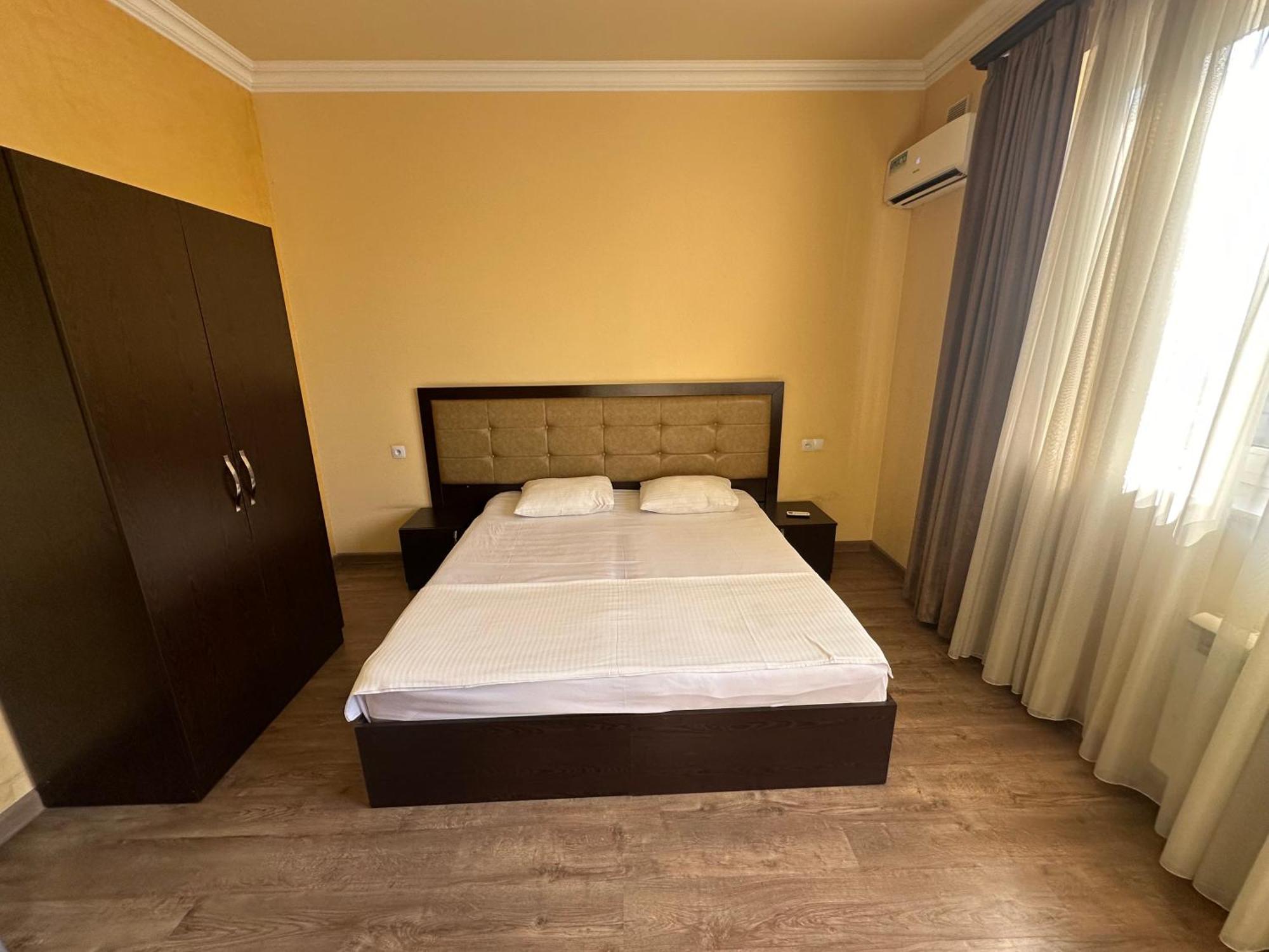 Express Hotel Erivan Exterior foto